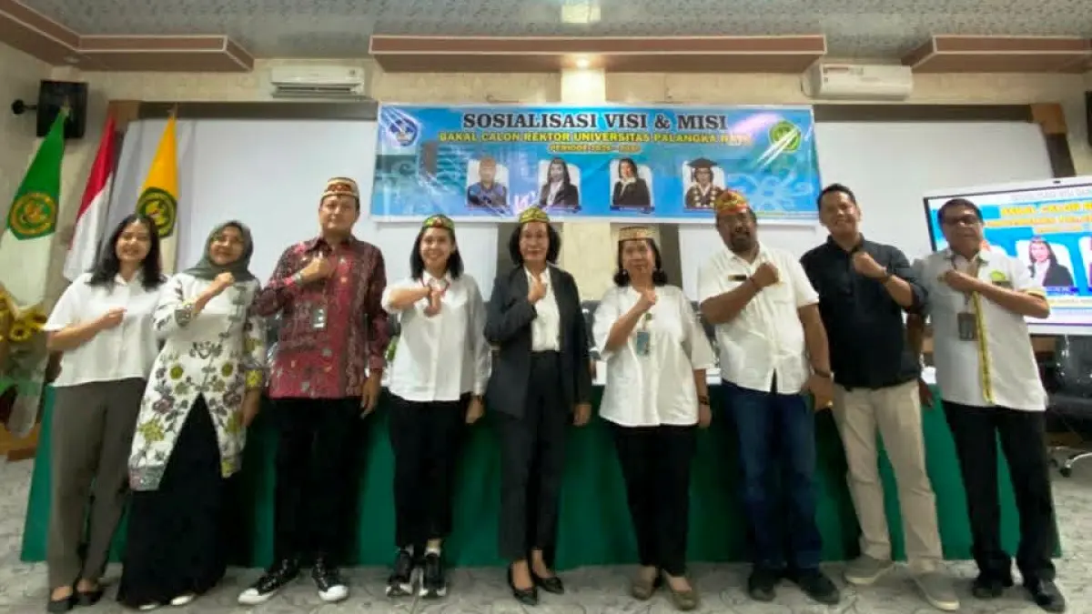 Para kandidat calon rektor UPR pada kegiatan pemaparan visi mereka di Fakultas Kedokteran, Senin (29/6).(dodi/radarsampit)