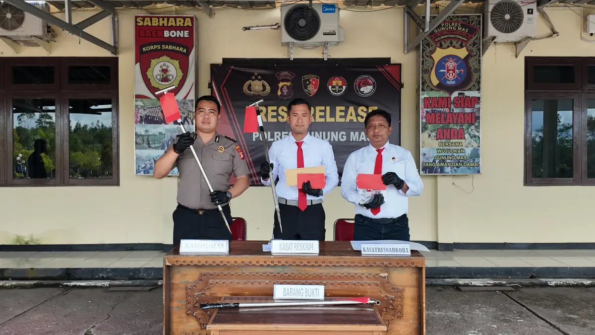 PRESS RILIS : Suasana press rilis pengungkapan kasus menonjol selama periode Bulan Januari hingga Juni 2026, di lobi mapolres setempat, Senin (29/6). (Humas/Radar Sampit)