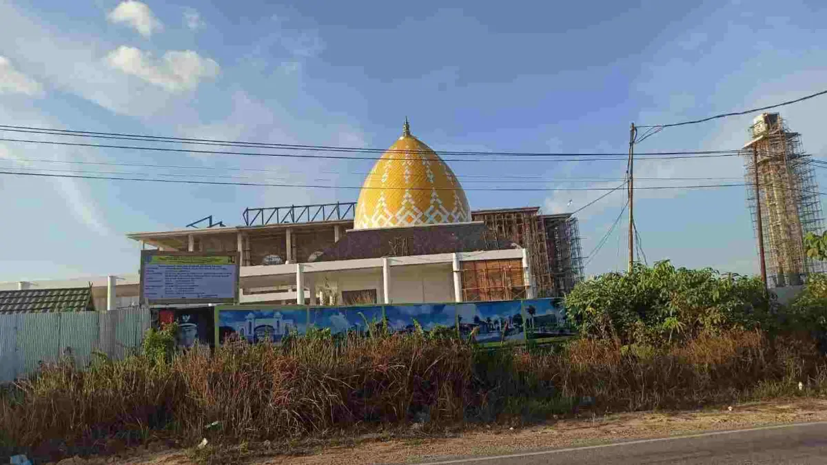 PROYEK: Pembangunan Masjid Agung Lamandau dikebut agar bisa diselesaikan pada November 2026 ini. (Ria Mekar/Radar Sampit)