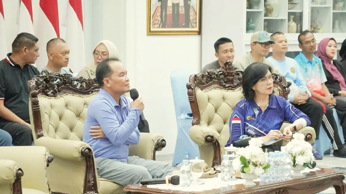 SILATURAHMI: Gubernur Kalteng Agustiar Sabran menyampaikan program pembangunan pemerintah daerah pada kegiatan silaturahmi bersama media massa. FOTO: MMC KALTENG/RADAR SAMPIT