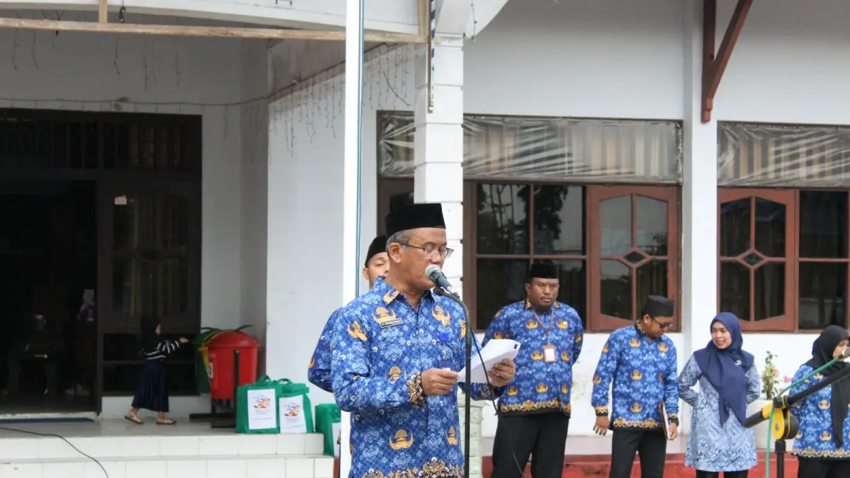 Apel peringatan Hari Keluarga Nasional di kantor DP3A-PPKB Kotawaringin Barat.&nbsp;(SYAMSUDIN/RADAR SAMPIT) 