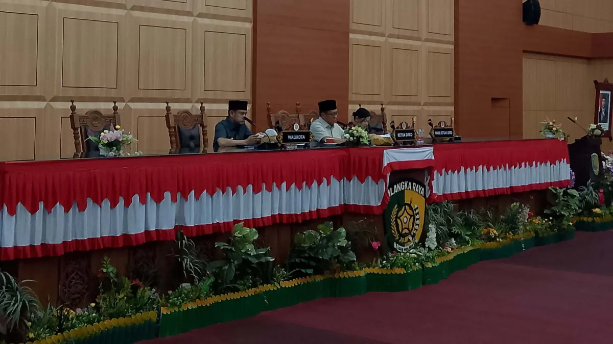DPRD Palangka Raya bersama Pemerintah Kota Palangka Raya melaksanakan rapat paripurna untuk menyampaikan Raperda Pertanggungjawaban APBD 2025, Selasa (30/6).(yusho/radarsampit)