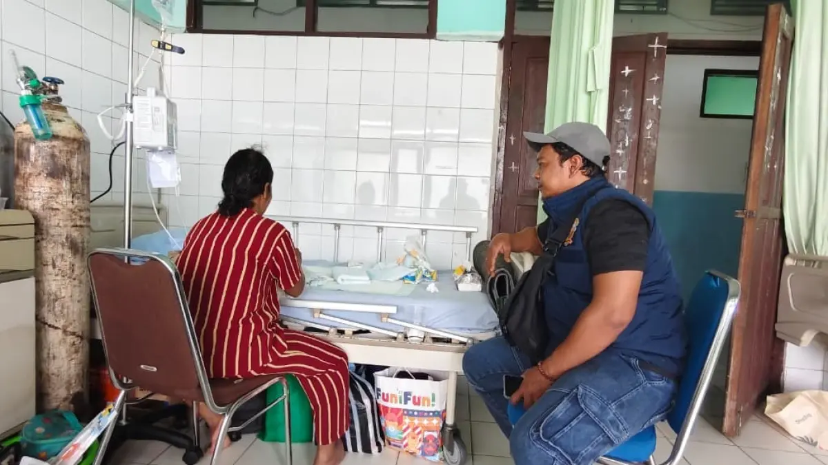 Salah satu anak yang menjadi korban kekerasan ketika dikunjungi oleh sejumlah pihak terkait, belum lama ini.&nbsp; (DP2KBP3A GUNUNG MAS FOR RADAR SAMPIT)&nbsp;