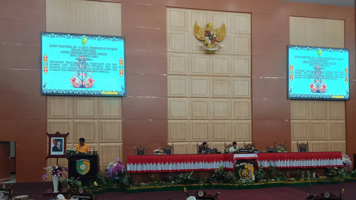 Dudie B Sidau, saat menyampaikan laporan Fraksi pada kegiatan rapat paripurna beberapa waktu lalu.(istimewa)