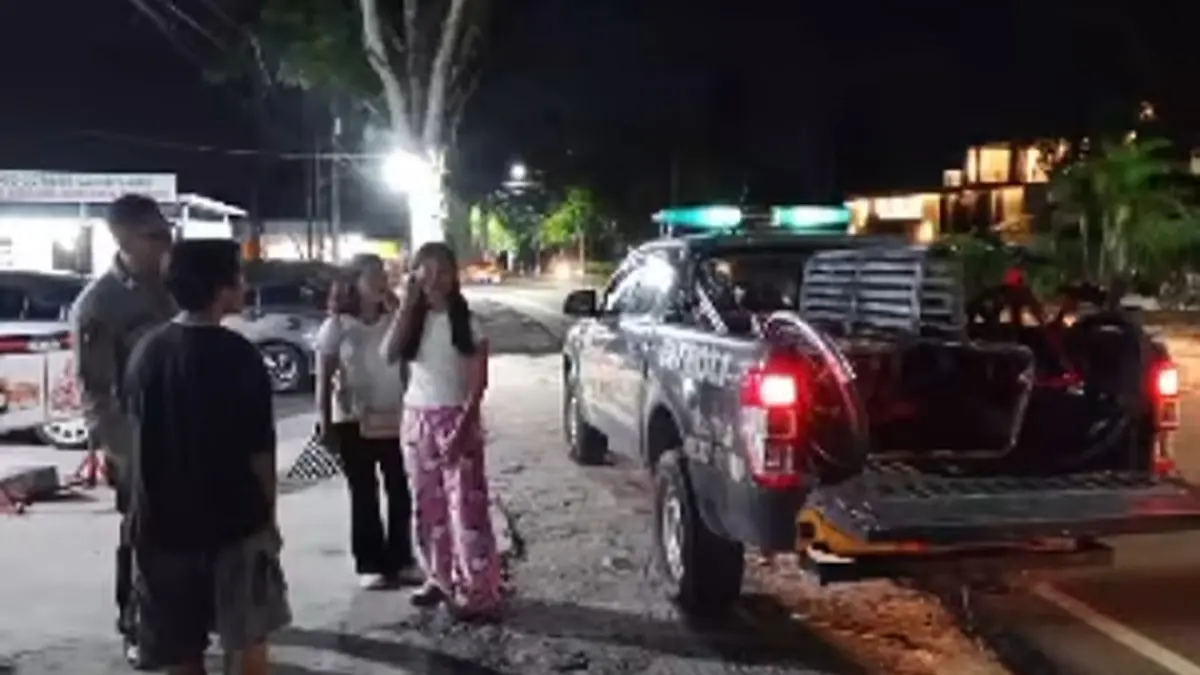 
Anggota Polsek Arsel menindaklanjuti kasus jambret di Jalan Iskandar, sebelum gerbang AURI Lanud Iskandar, Pangkalan Bun, Rabu 1 Juli 2026, malam. (Warga/Radar Sampit)