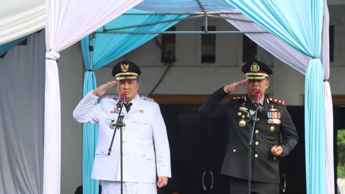 Bupati Lamandau Rizky Aditya Putra sebagai inspektur upacara HUT Bhayangkara di Kabupaten Lamandau, Rabu (1/7).