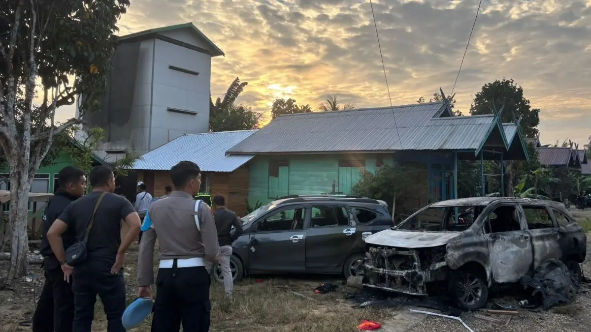KAMPUNG NARKOBA: Jajaran Polres Katingan mendatangi lokasi kejadian penggerebekan rumah bandar narkoba di Desa Tumbang Kalemei, Katingan Tengah, Kamis (2/7/2026). FOTO: IST/RADAR SAMPIT