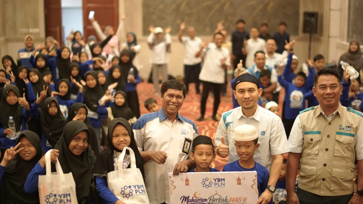 YBM PLN UID Kalselteng menggelar kegiatan Muharram Berkah 1448 H di Banjarbaru, Selasa (30/6) yang diikuti sebanyak 80 anak dhuafa dari Rumah Yatim Banjarbaru dengan rangkaian edukasi kesehatan gigi, berbagi kebahagiaan, serta nonton bareng dalam suasana penuh kehangatan. (istimewa)