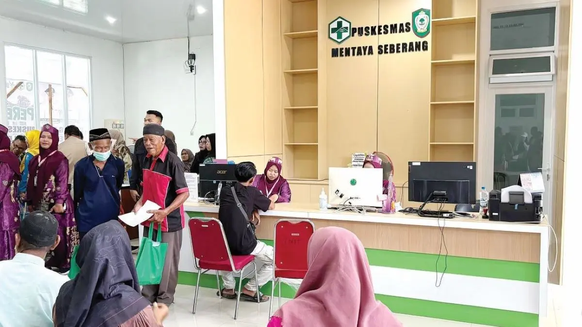FASKES: Puskesmas Mentaya Seberang sedang melayani Masyarakat yang berobat. Dok. YUNI/RADAR SAMPIT 