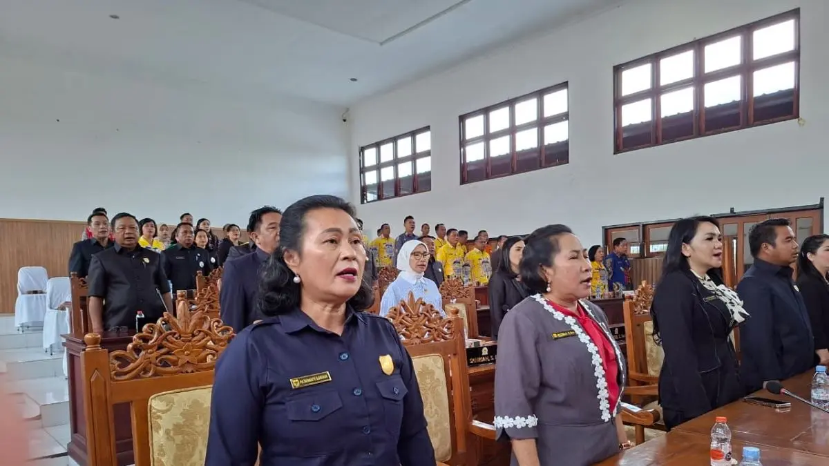 
PARIPURNA : Sekretaris Fraksi Gerakan Nasional DPRD Kabupaten Gumas Rayaniatie Djangkan (ujung kiri) ketika menghadiri rapat paripurna DPRD Gumas, pekan lalu. FOTO : DPRD GUMAS/RADAR SAMPIT

