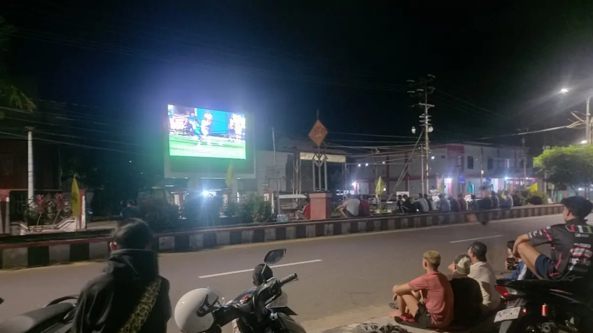 Pemerintah Kabupaten Seruyan menggelar nonton bareng Piala Dunia di depan Rumah Betang atau Lapangan Gagah Lurus, Kuala Pembuang, Kamis (2/7). 