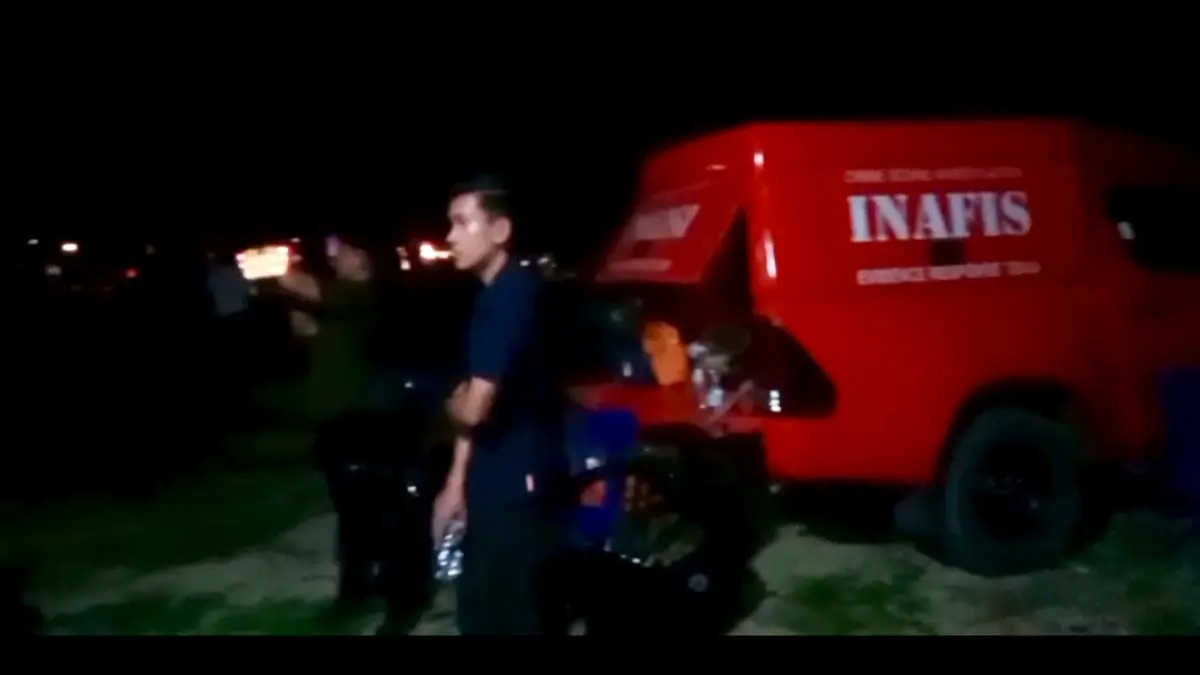 PENCARIAN: Kamis (2/7) malam, tim gabungan berada di posko pencarian dua polisi yang masih hilang pasca kejadian berdarah di Desa Tumbang Kalemei. FOTO : IST/RADAR SAMPIT 
