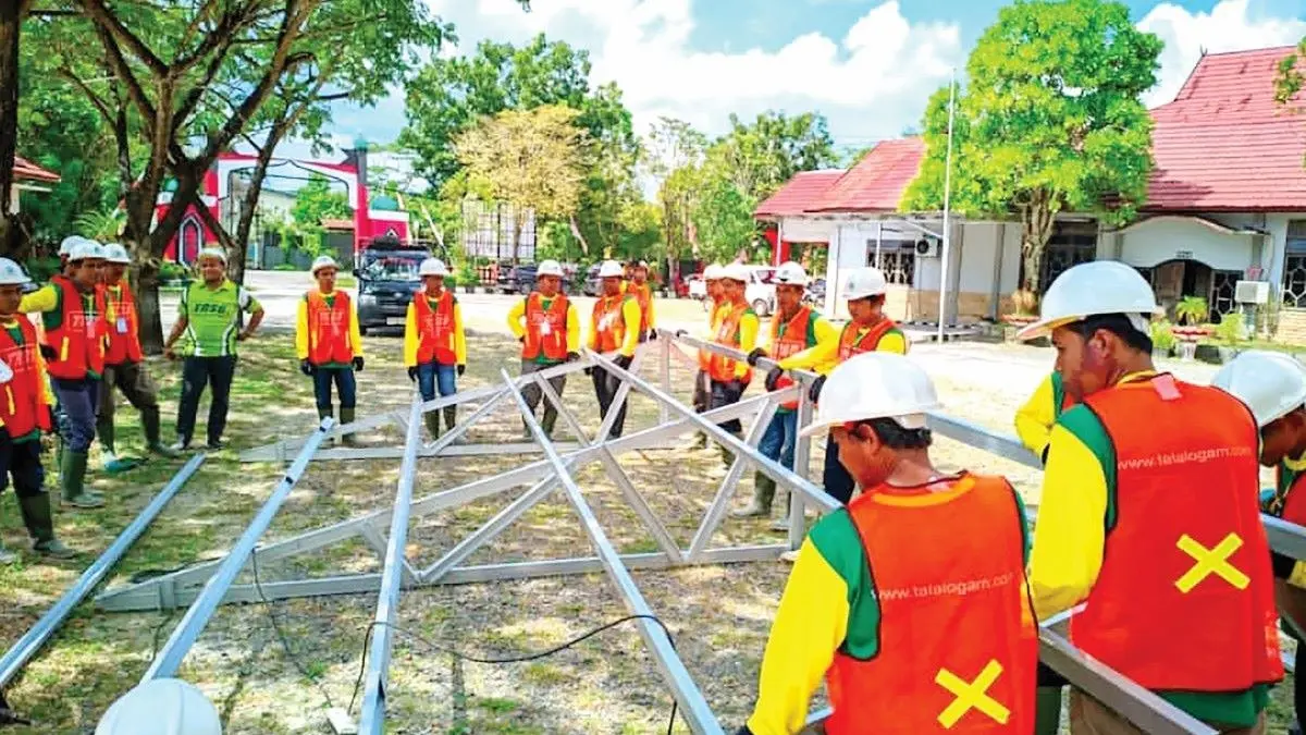 TENAGA BANGUNAN : Pemkab Kotim memperbanyak tenaga konstruksi bersertifikasi dalam rangka mendukung kualitas Pembangunan. FOTO: SDABMBKPRKP KOTIM/RADAR SAMPIT 