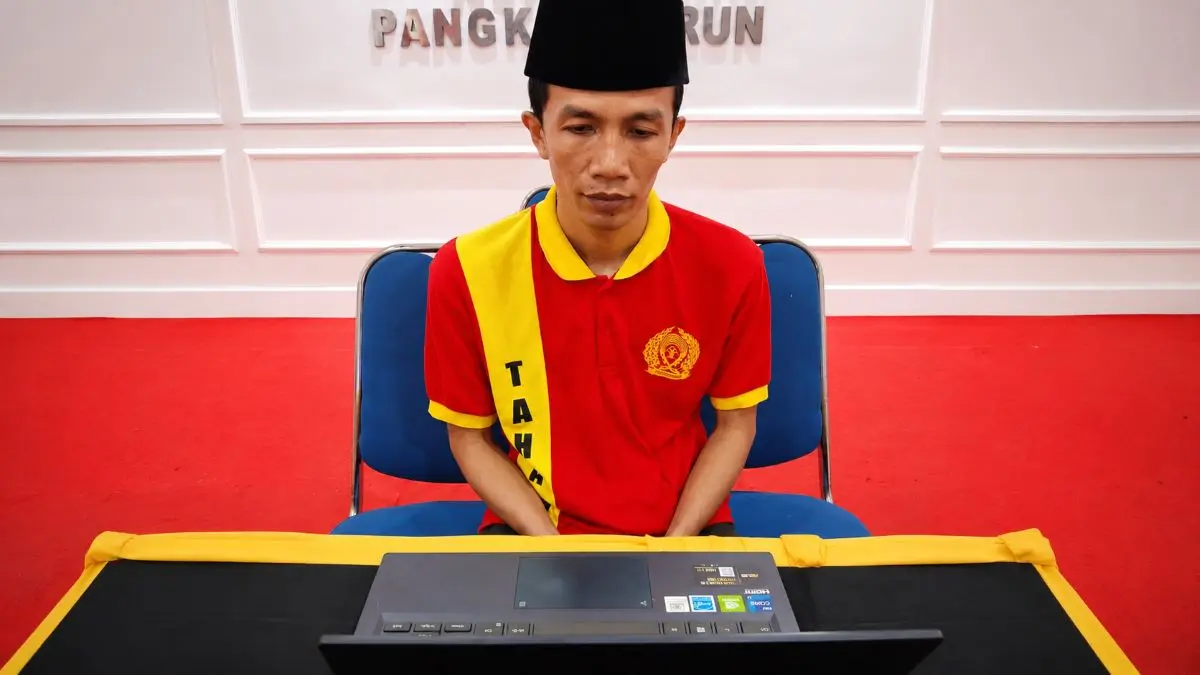SIDANG: Terdakwa Ismail, kurir sabu-sabu di Lamandau divonis penjara 12,5 tahun oleh Pengadilan Negeri Nanga Bulik. FOTO: RIA/RADAR SAMPIT