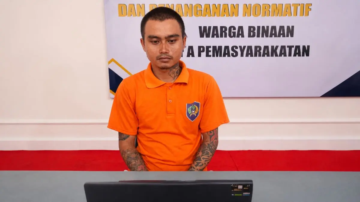 SIDANG: Terdakwa perkara narkotika, Adi Purnowo terancam hukuman enam tahun penjara dalam sidang lanjutan di Pengadilan Negeri Nanga Bulik. FOTO: IST/RADAR SAMPIT