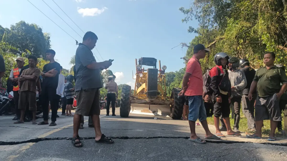 Balai Pelaksanaan Jalan Nasional (BPJN) Kalimantan Tengah bergerak cepat menangani ambruknya jembatan box culvert di Kilometer 10 ruas Kasongan–Sampit yang memutus akses Jalan Trans Kalimantan pada Minggu (5/7/2026).