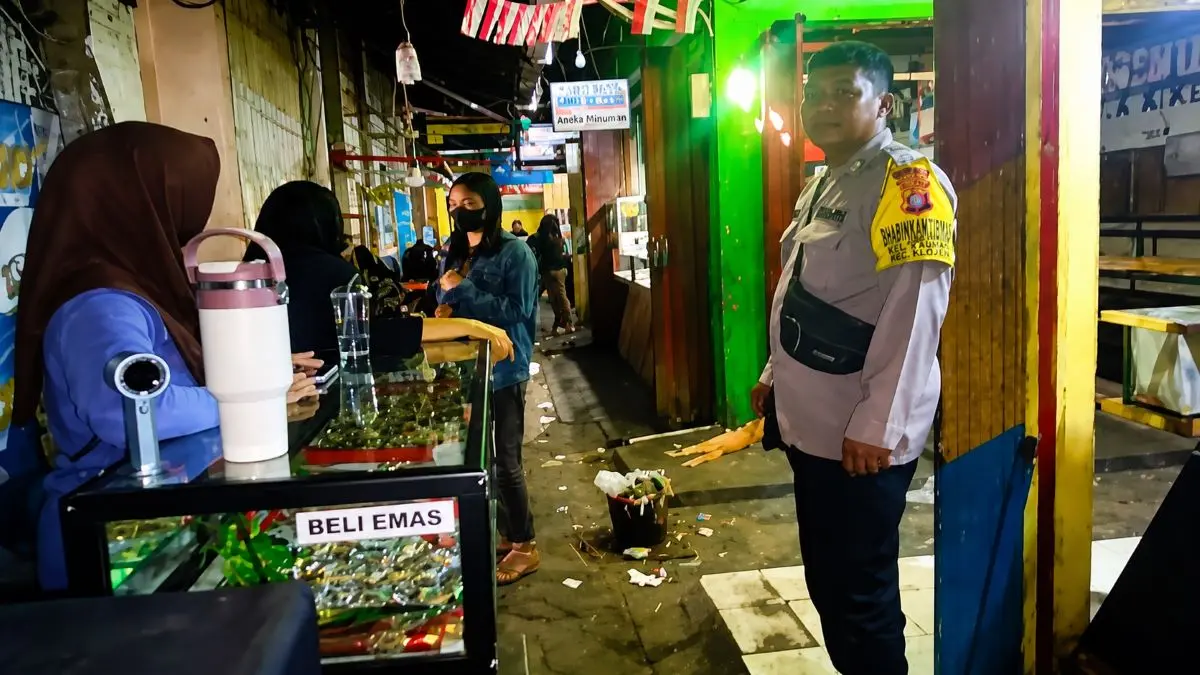 SAMBANG WARGA : Personel Polsek Pahandut patroli Kamtibmas di kawasan Pasar Besar Kota Palangka Raya, Senin (6/7/2026). FOTO: DODI/RADAR SAMPIT