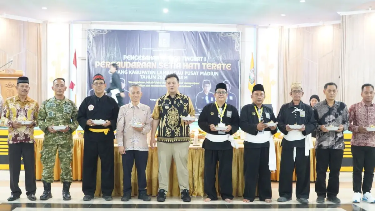 Sebanyak 67 calon warga Persaudaraan Setia Hati Terate (PSHT) Cabang Lamandau Pusat Madiun resmi disahkan sebagai Warga Tingkat I Tahun 2026/1448 Hijriah di Gedung Pertemuan Umum (GPU) Lantang Torang, Jumat (3/7) malam. &nbsp;(RIA/RADAR SAMPIT)&nbsp;