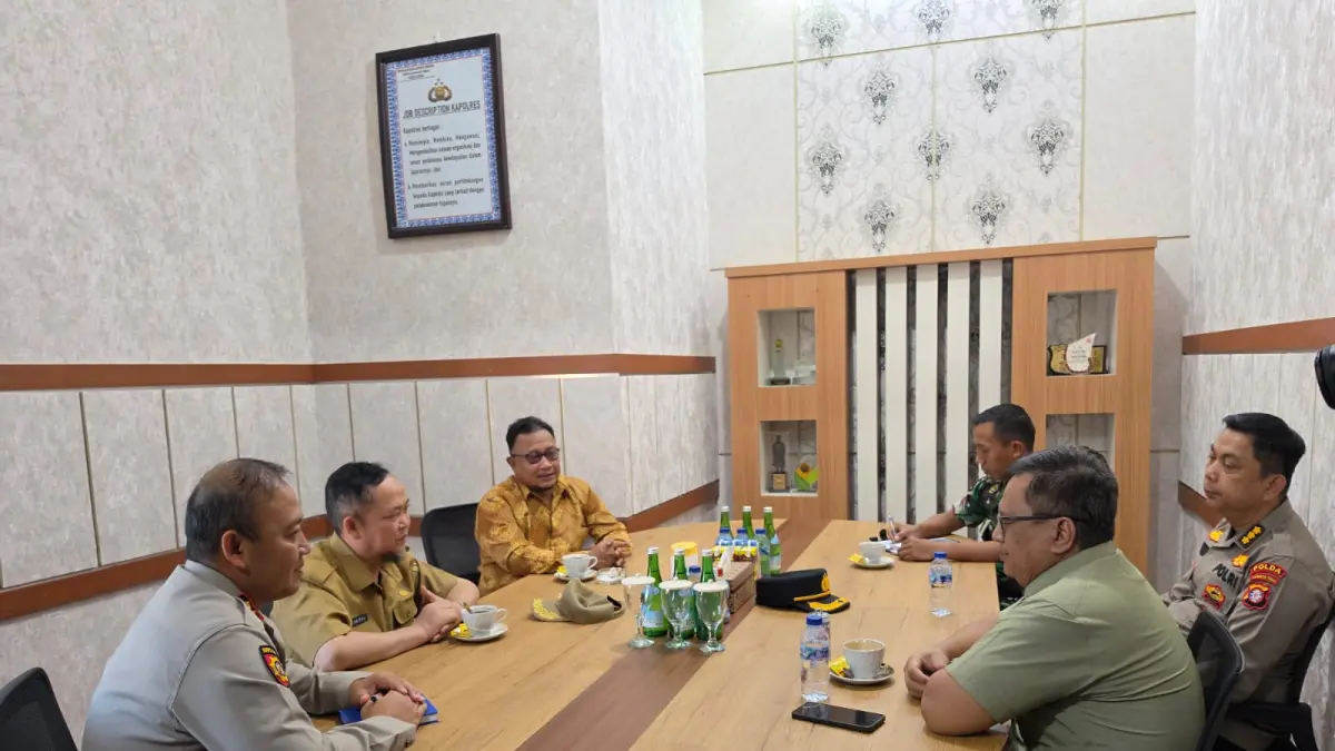 Anggota Komisi Kepolisian Nasional (Kompolnas) RI melakukan kunjungan kerja ke Mapolres Katingan, Senin (6/7/2026), untuk mendalami peristiwa penggerebekan bandar sabu di Desa Tumbang Kalemei, Kecamatan Katingan Tengah, yang mengakibatkan gugurnya tiga anggota kepolisian dan seorang warga.