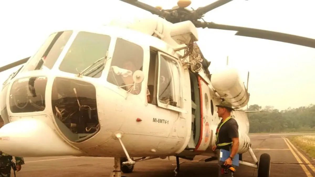 Helikopter water bombing yang digunakan BNPB untuk membantu pemadaman karhutla di Kalteng.(dok/radarsampit)