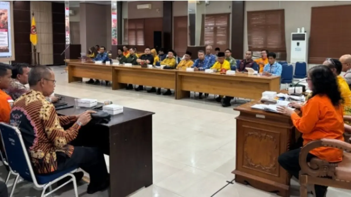 KOORDINASI: Rapat koordinasi perpanjang status siaga darurat Karhutla di aula Sangga Banua, Kantor Bupati Kotawaringin Barat, belum lama ini.