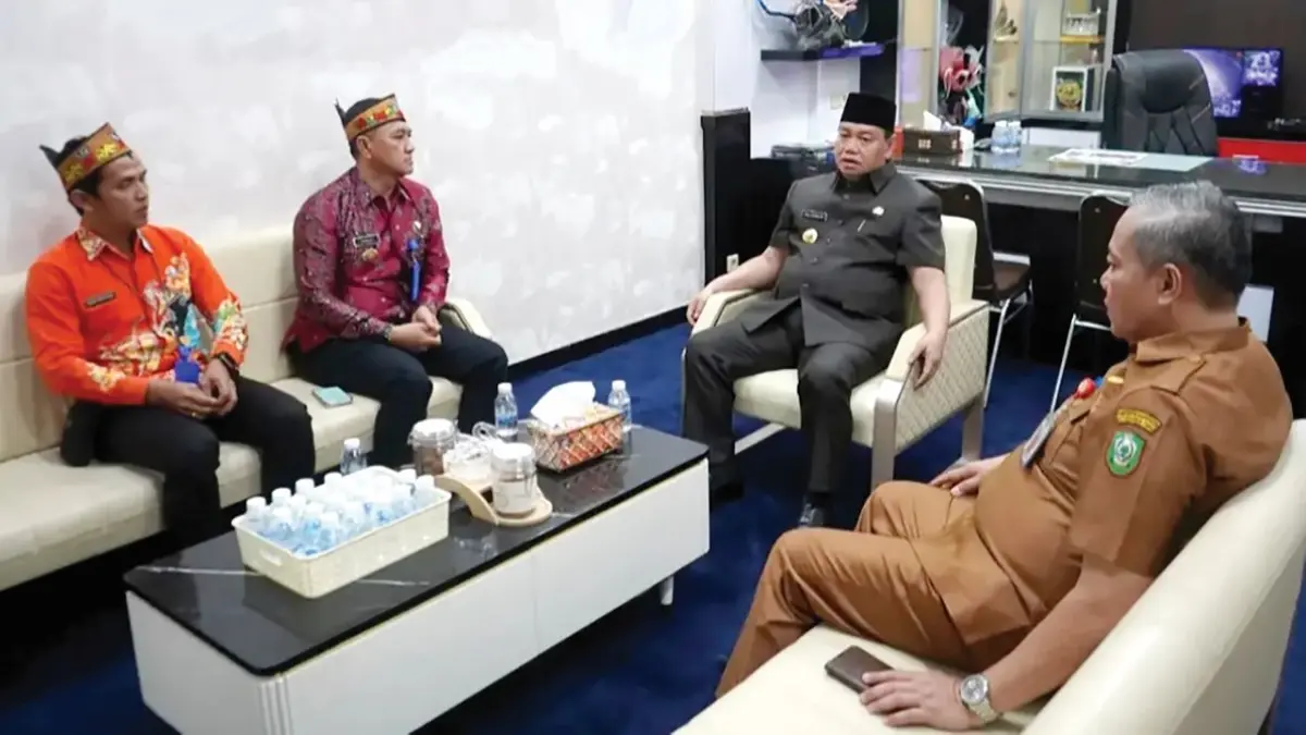 PERTEMUAN: Bupati Kotim Halikinnor didampingi Pj Sekda Kotim Umar Kaderi menerima kunjungan Kepala BNNK Kotim AKBP Muhammad Fadli, di Sampit, Selasa (7/7/2026). FOTO: PROKOPIMKOTIM/RADAR SAMPIT 