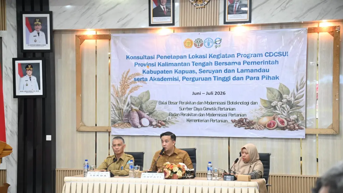 Bupati Lamandau membuka Forum Konsultasi dan Koordinasi Rencana Pelaksanaan Proyek Crop Diversity Conservation for Sustainable Use in Indonesia (CDCSUI) Tahun 2026 di Aula Sekretariat Daerah, Senin (6/7). (RIA/RADAR SAMPIT) 