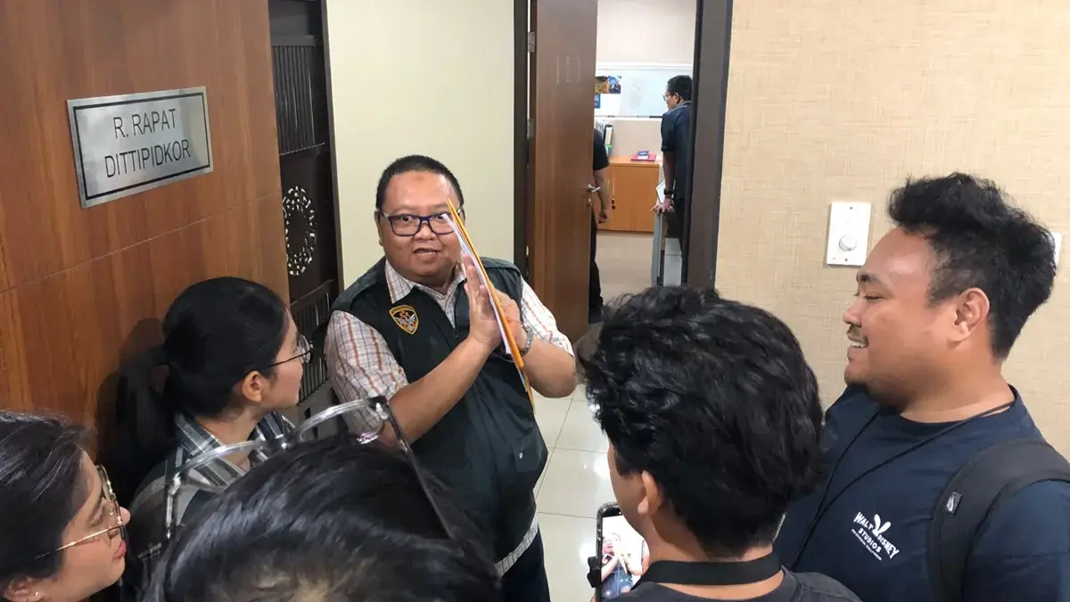 Kabag Ops Kortas Tipidkor Polri Kombes Ahmad Yusuf Afandi menjelaskan modus dan akal-akalan dalam kasus dugaan korupsi serta TPPU pengadaan batubara yang menyebabkan beberapa daerah blackout. (Sahrul Yunizar/JawaPos.com)