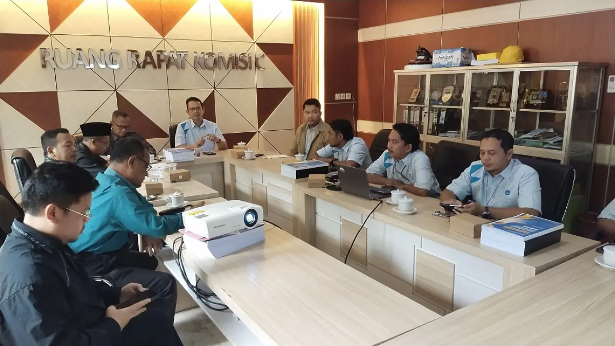 Komisi C DPRD Kotawaringin Barat rapat bersama UP3 PLN Pangkalan Bun.&nbsp; (SYAMSUDIN/RADAR SAMPIT)
