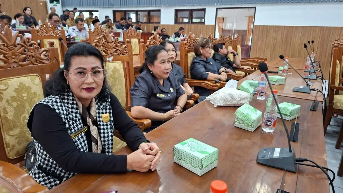 Sekretaris Fraksi Gerakan Nasional DPRD Kabupaten Gumas (ujung kiri) menghadiri rapat paripurna DPRD setempat, belum lama ini. (RAYANIATIE DJANGKAN FOR RADAR SAMPIT)&nbsp;