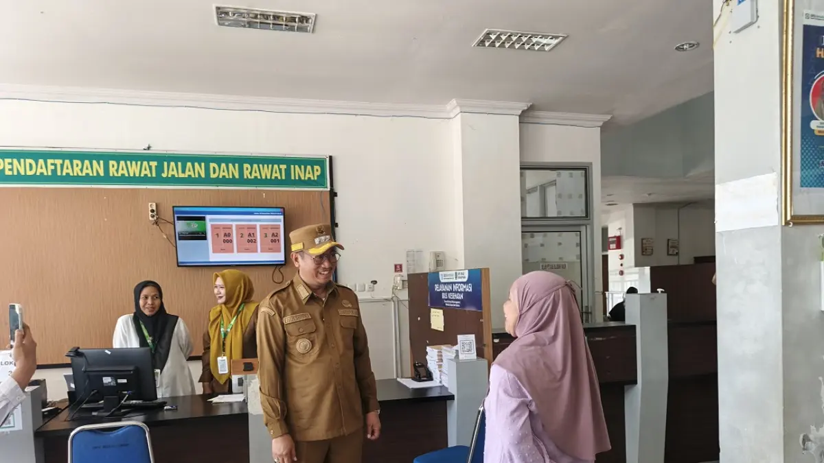 Bupati Sukamara Masduki melakukan pemantauan layanan di RSUD Nawawi Mahmuda, beberapa waktu lalu.