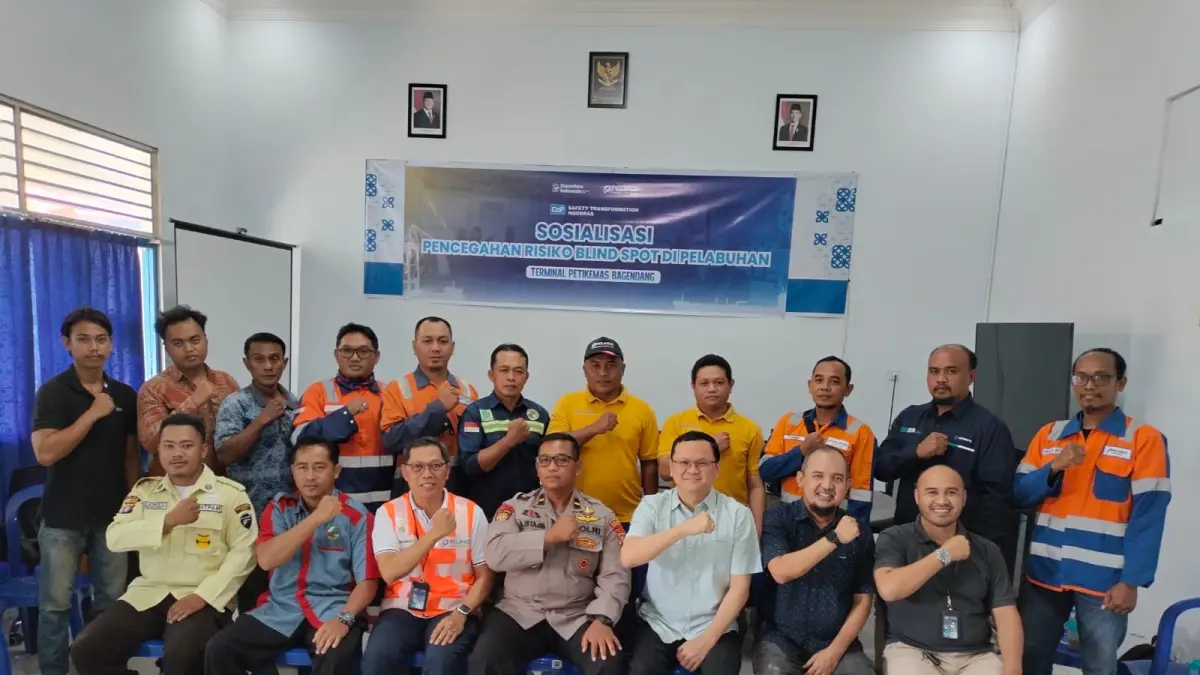 Foto bersama usai kegiatan Sosialisasi Pencegahan Risiko Blind Spot di Pelabuhan yang digelar SPTP.