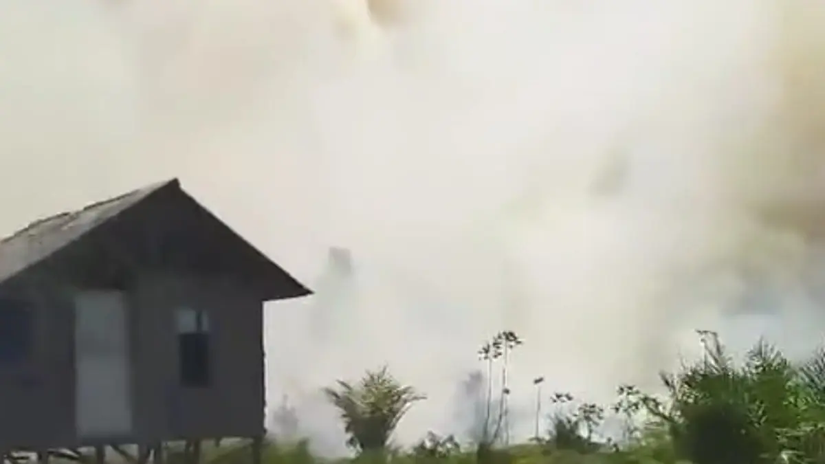 Kebakaran lahan di Desa Soren, Kecamatan Kota Besi, hingga kini masih belum padam sepenuhnya. Dalam beberapa hari terakhir titik ini menyumbang banyak titik panas di Kotawaringin Timur. (Warga/Radar Sampit)&nbsp;
