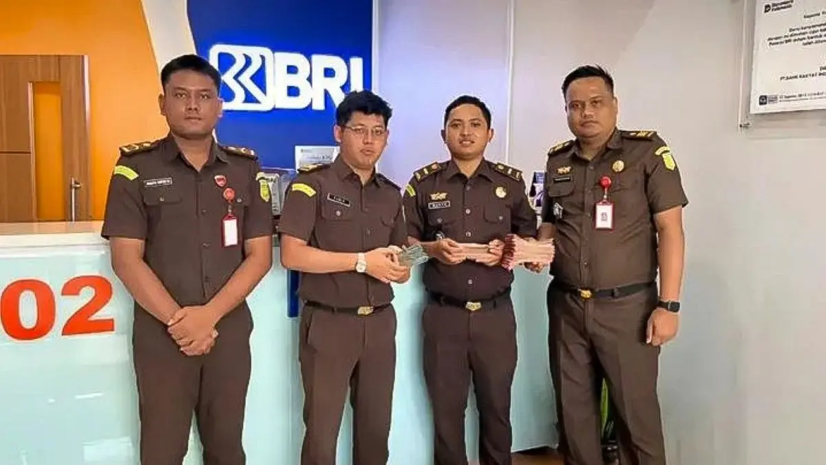 KORUPSI: Kejari Seruyan eksekusi uang rampasan korupsi kredit BRI Rp80,5 Juta. FOTO: RIFANI/RADAR SAMPIT