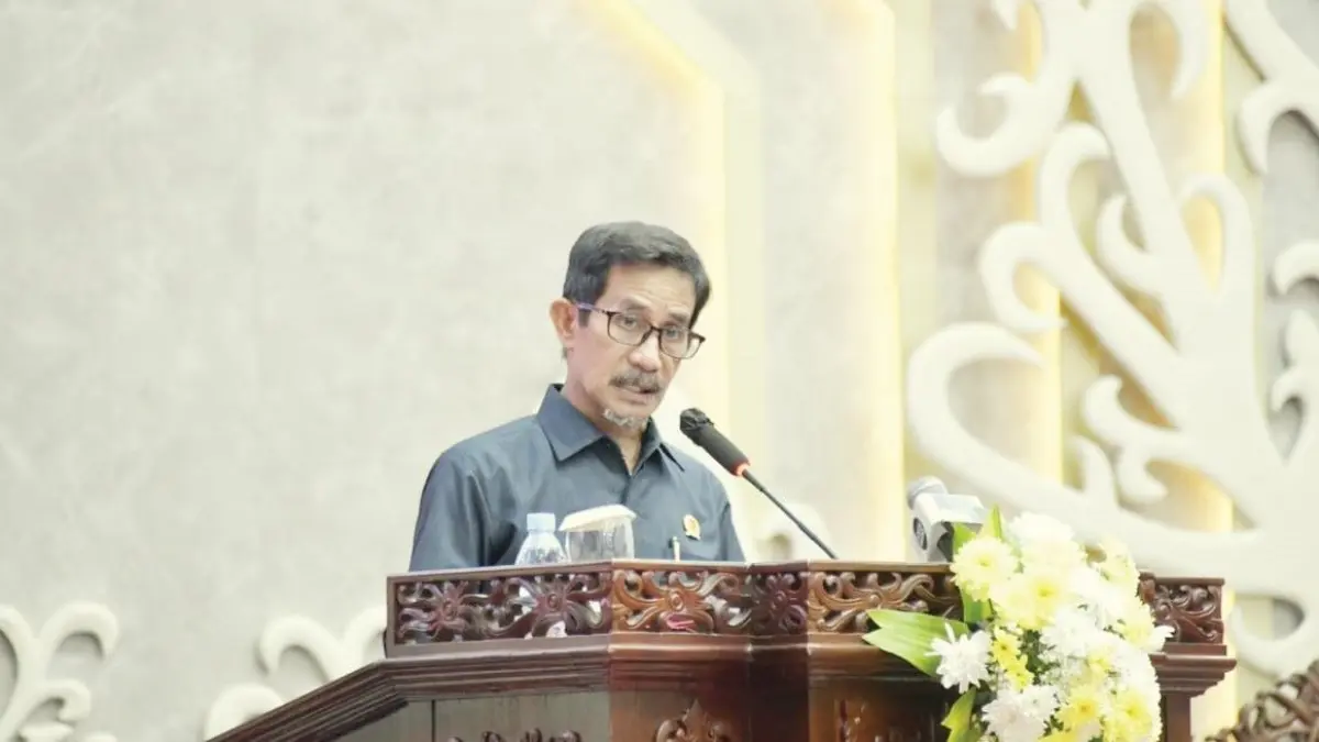 PARIPURNA: Habib Sayid Abdurrahman saat menyampaikan pemandangan umum Fraksi PKB pada rapat paripurna. FOTO: IST/RADAR SAMPIT