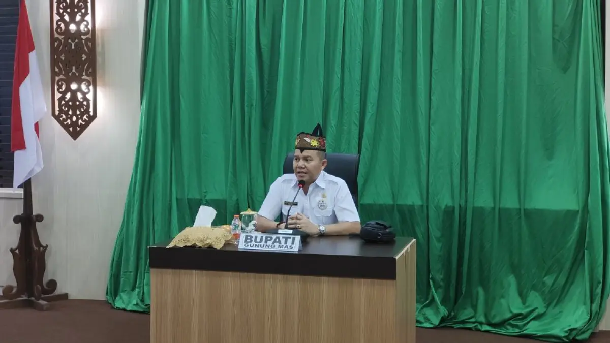 Bupati Gunung Mas Jaya Samaya Monong