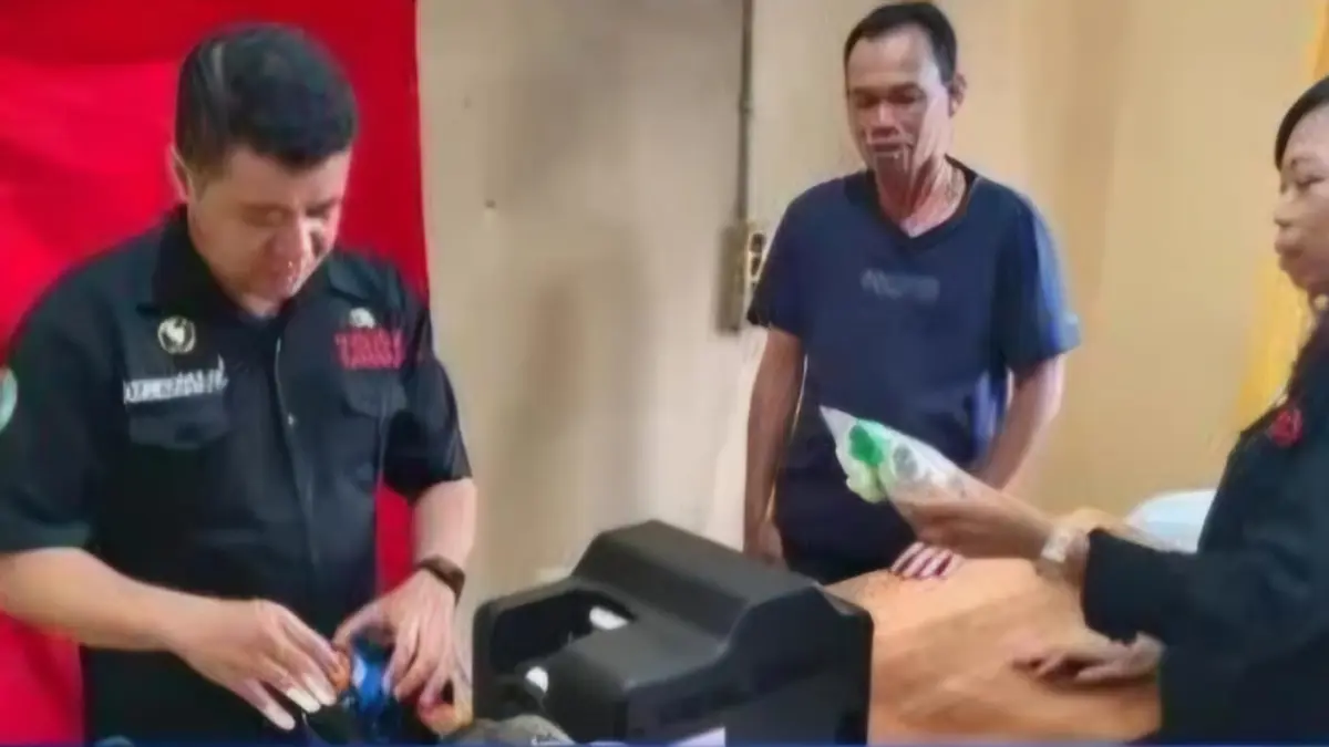 Disdukcapil Lamandau membuka layanan administrasi kependudukan di Kantor Kecamatan Bulik Timur.  (ria/radar sampit) 