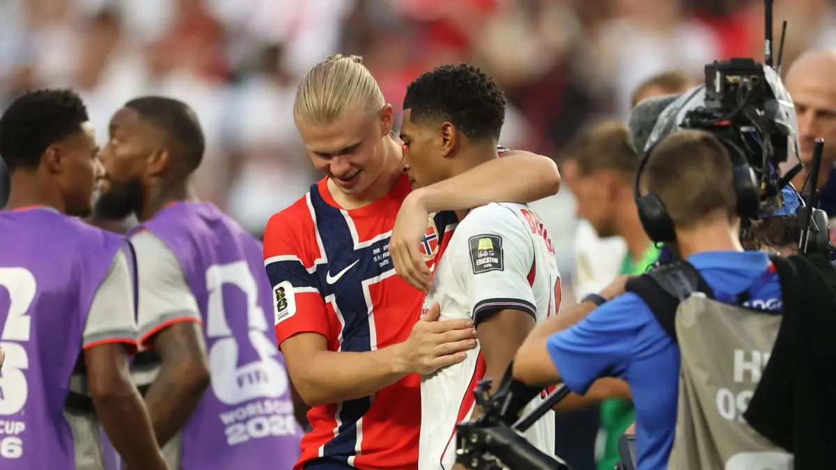 Erling Haaland dan Jude Bellingham usai laga babak 8 besar Piala Dunia 2026. (net)