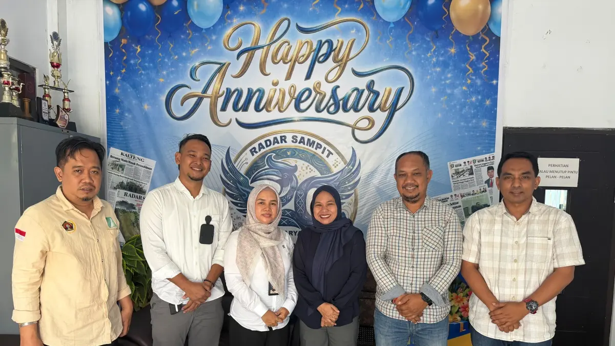 Jajaran Manajemen Radar Sampit saat menerima kunjungan dari perwakilan KSOP Kelas III Sampit, Rabu (15/7).(yuni/radarsampit)