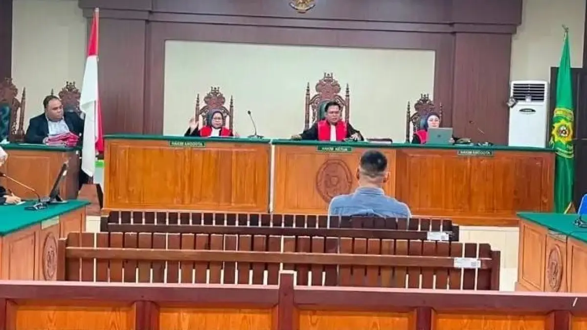 Majelis Hakim Pengadilan Tindak Pidana Korupsi (Tipikor) pada Pengadilan Negeri Palangka Raya menjatuhkan vonis lebih ringan kepada Leonardus Minggo Nio alias Leo, kontraktor proyek pembangunan Gedung Expo Sampit, Senin (13/7/2026). (rado/radar sampit) 