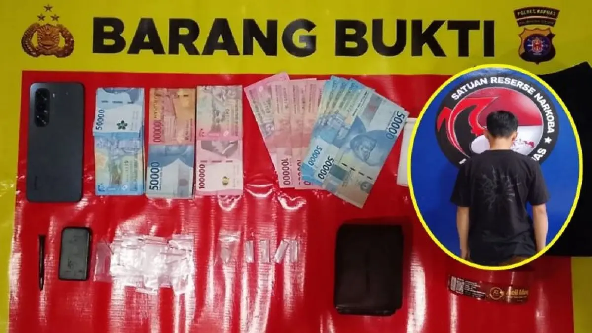 Pelaku IW dan sejumlah barang bukti sabu saat diamankan di Mapolres Kapuas. (Polres Kapuas).