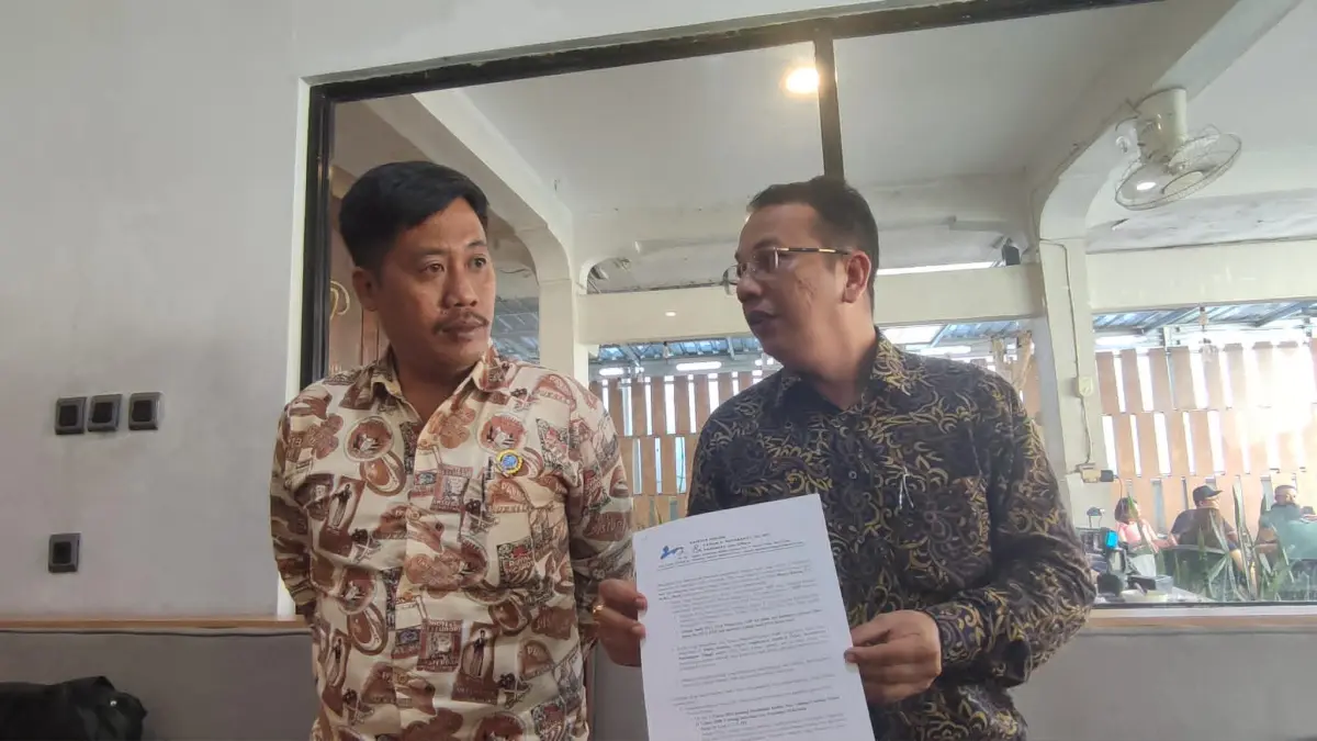 Parlin B. Hutabarat sebelumnya menggelar prescom, kali ini melaporkan unggahan akun Instagram "wargakaltengid" beserta komentar dari akun "ayusnitrapohan" yang diduga memuat unsur pencemaran nama baik maupun fitnah terhadap Prof. Bhayu Rhama.(dodi/radarsampit)