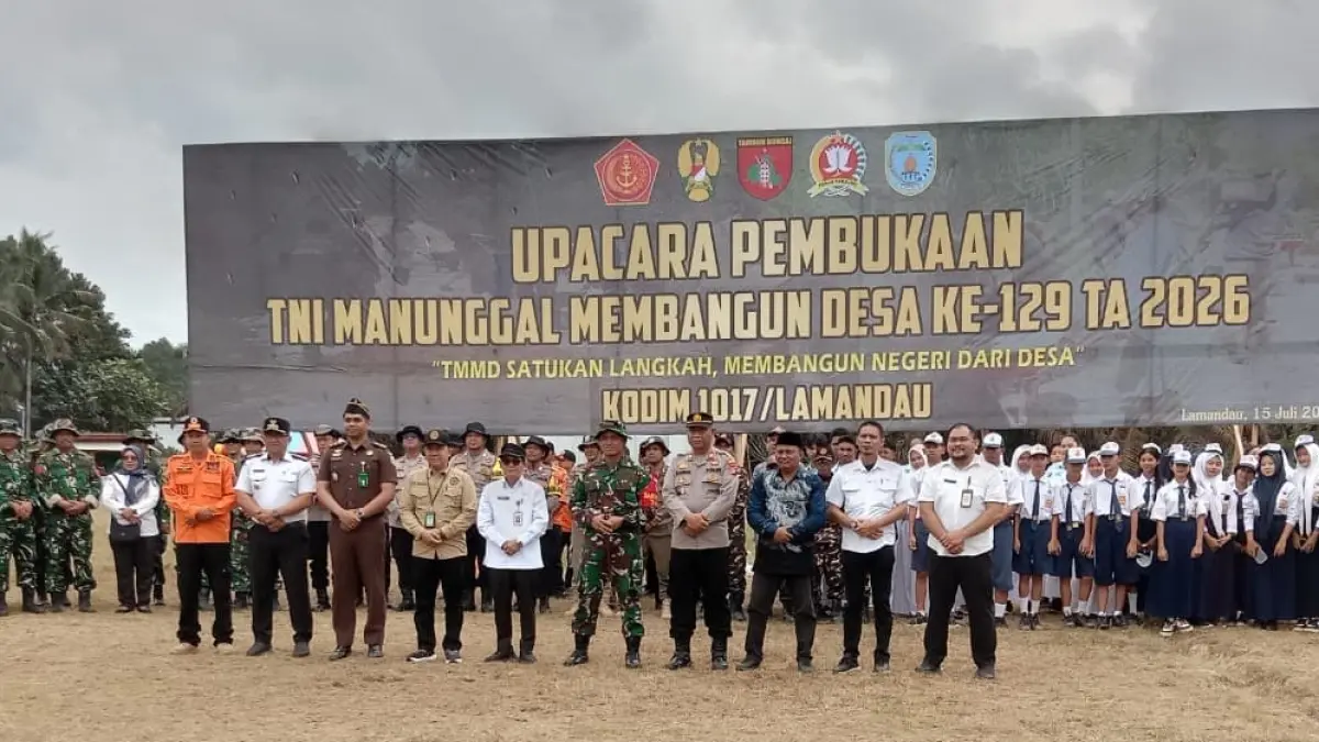 Program TNI Manunggal Membangun Desa Imbangan Ke-129 Kodim 1017/Lamandau Tahun Anggaran 2026 dibuka di Desa Sukamaju, Kecamatan Bulik Timur, Kabupaten Lamandau, Rabu (15/7). &nbsp;(RIA/RADAR SAMPIT)&nbsp;