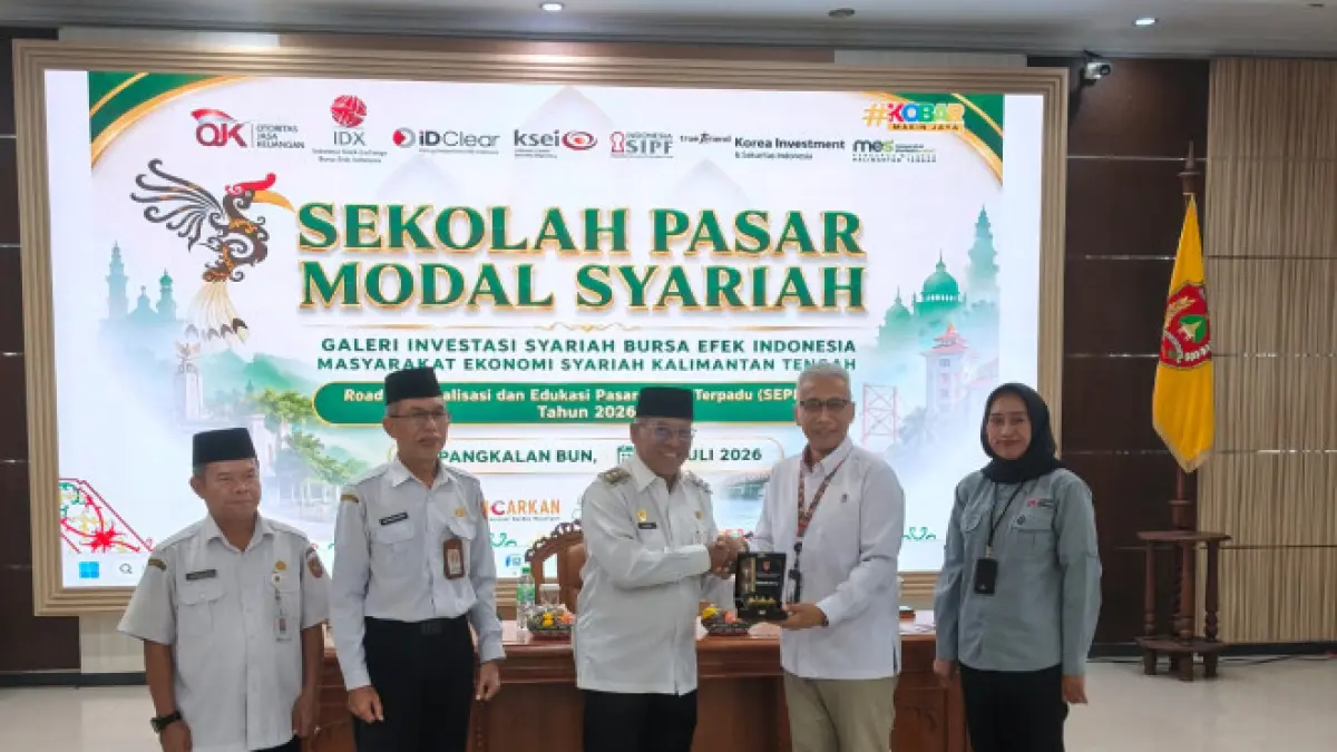 Wakil Bupati Kotawaringin Barat Suyanto membuka kegiatan Sekolah Pasar Modal Syariah di Aula Sangga Banua. (DESY/KOMINFO KOBAR )