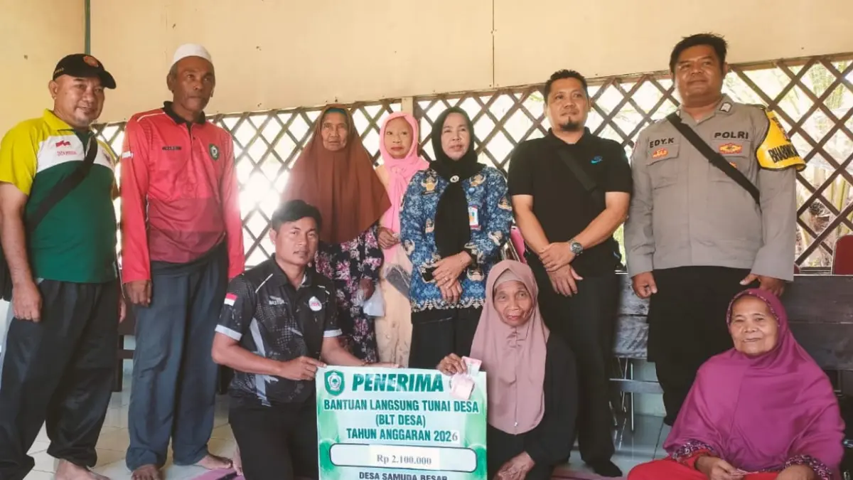 Penyaluran BLT-DD tahun anggaran 2026, di Samuda Besar, Kecamatan Mentaya Hilir Selatan, Jumat (17/7).(istimewa)