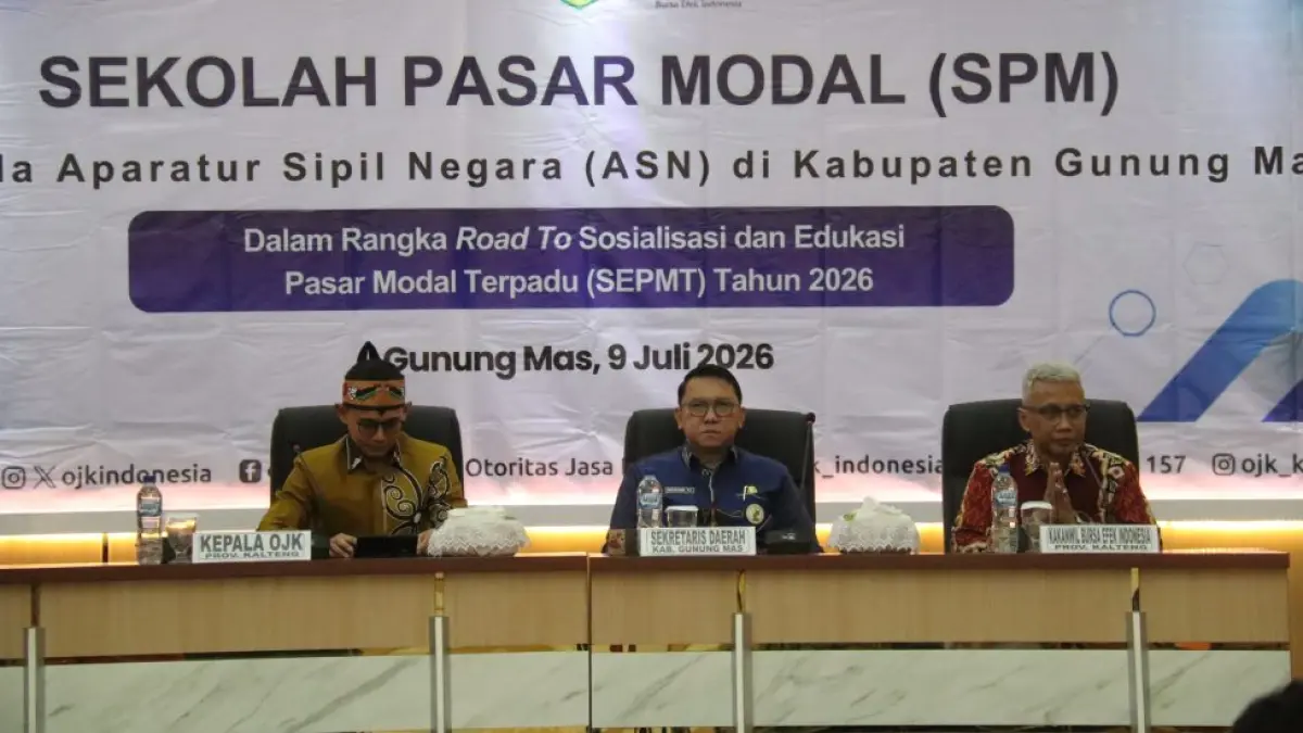 Sekda Gumas Richard (tengah) ketika menghadiri kegiatan sekolah pasar modal kepada ASN, pekan lalu.&nbsp; (DISKOMINFO SANTIK FOR RADAR SAMPIT)&nbsp;