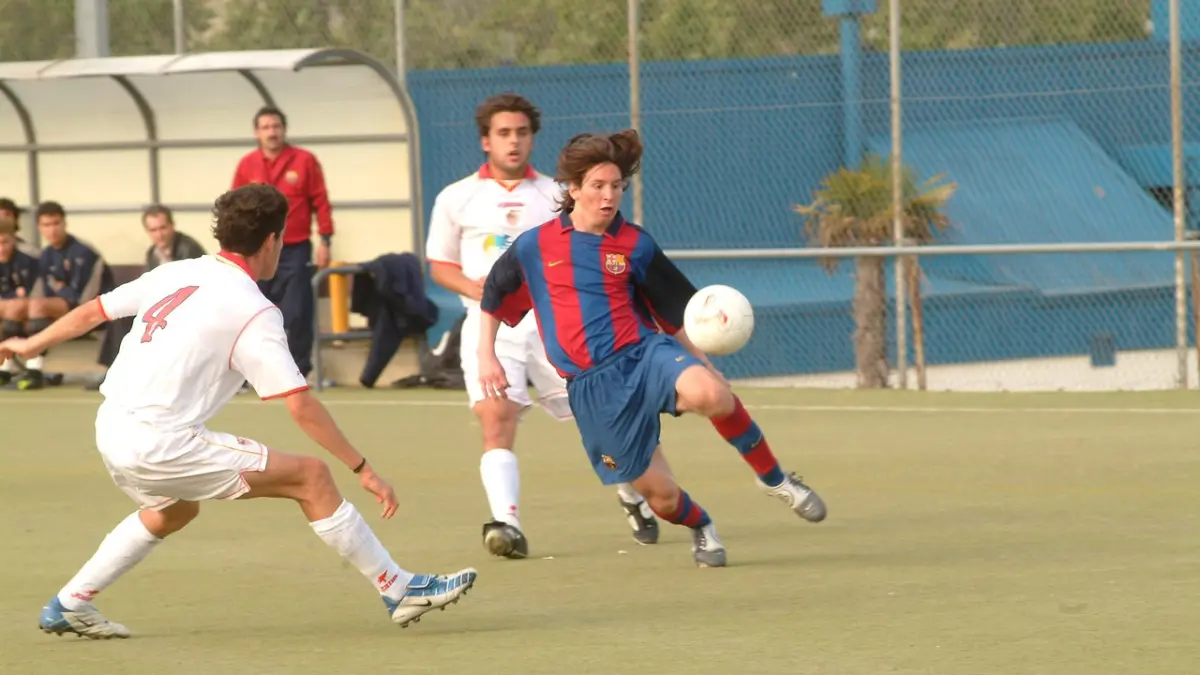 MASA LALU: Leonel Messi saat bermain di akademi La Masia, milik FC Barcelona di Spanyol, tempat dimana ia tumbuh hingga menjadi bintang sepak bola.(net)
