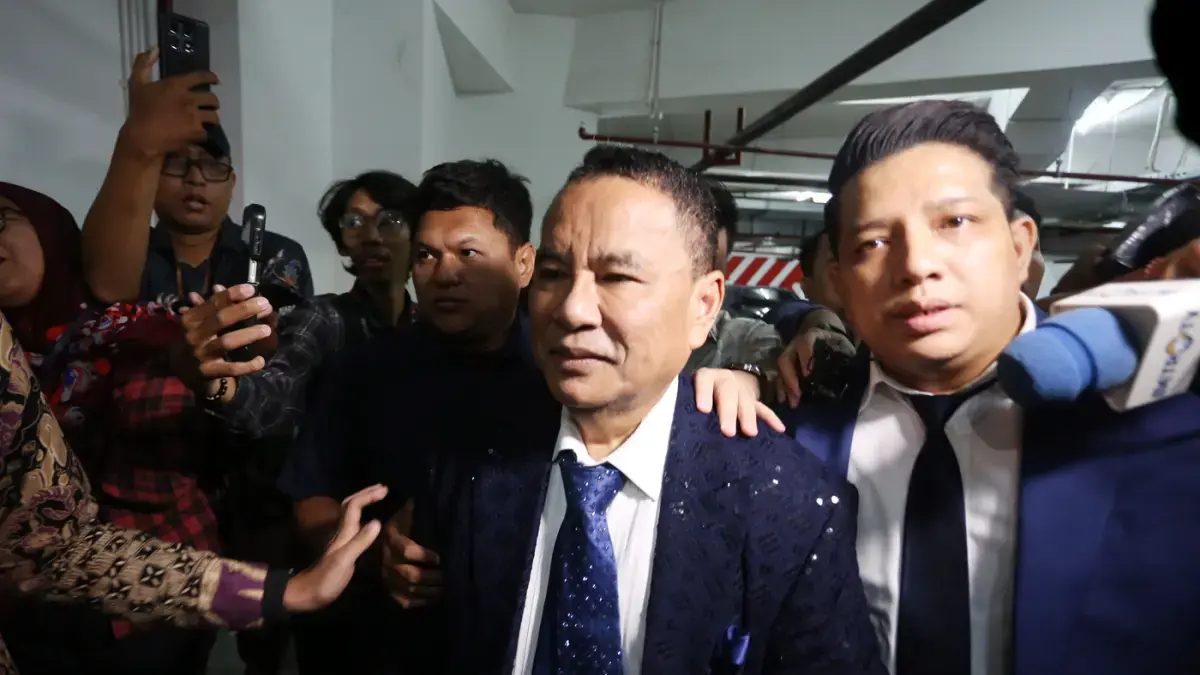 Pengacara kondang Hotman Paris Hutapea mendatangi Gedung Jaksa Agung Muda Tindak Pidana Khusus (Jampidsus) di Kejaksaan Agung, Jakarta, pada Jumat (17/7/2026). (Dery Ridwansah/ JawaPos.com)