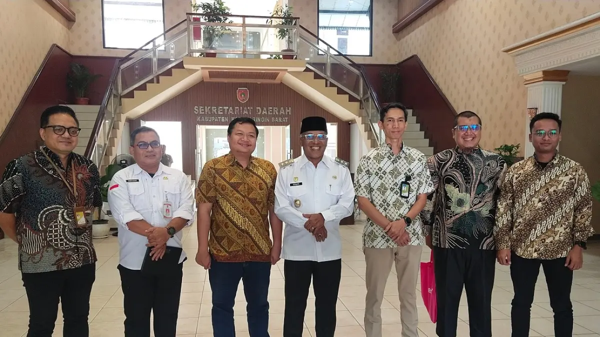 Wakil Bupati Kotawaringin Barat Suyanto bersama jajaran Pertamina di Kantor Bupati Kotawaringin Barat. 