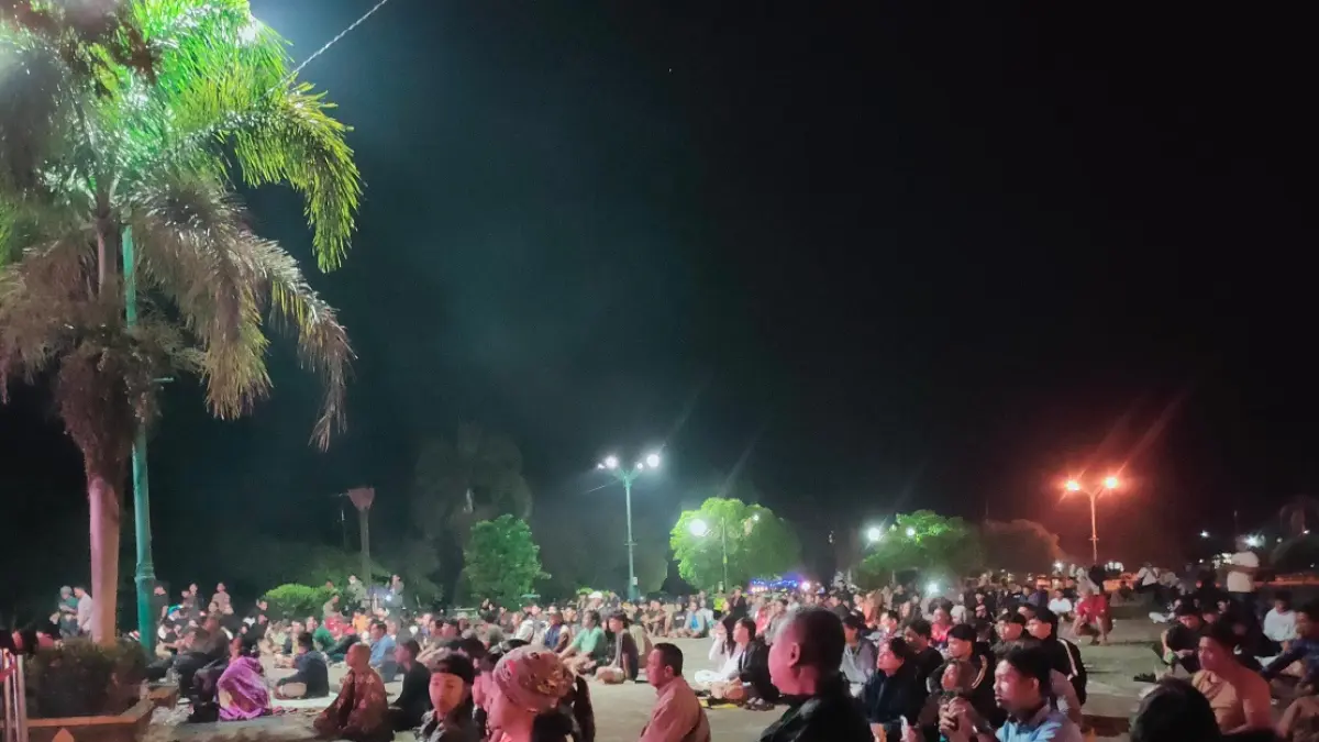 Pemerintah Kabupaten Lamandau memfasilitasi kegiatan nonton bareng (nobar) Final Piala Dunia 2026 di kawasan Bundaran Rusa, Kota Nanga Bulik, Senin (20/7) dini hari. (RIA/RADAR SAMPIT)